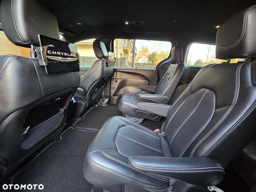 Chrysler Pacifica - 11