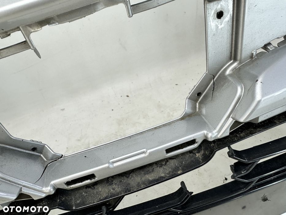 Toyota Carolla E21 zderzak przedni przód 4 PDC - 2