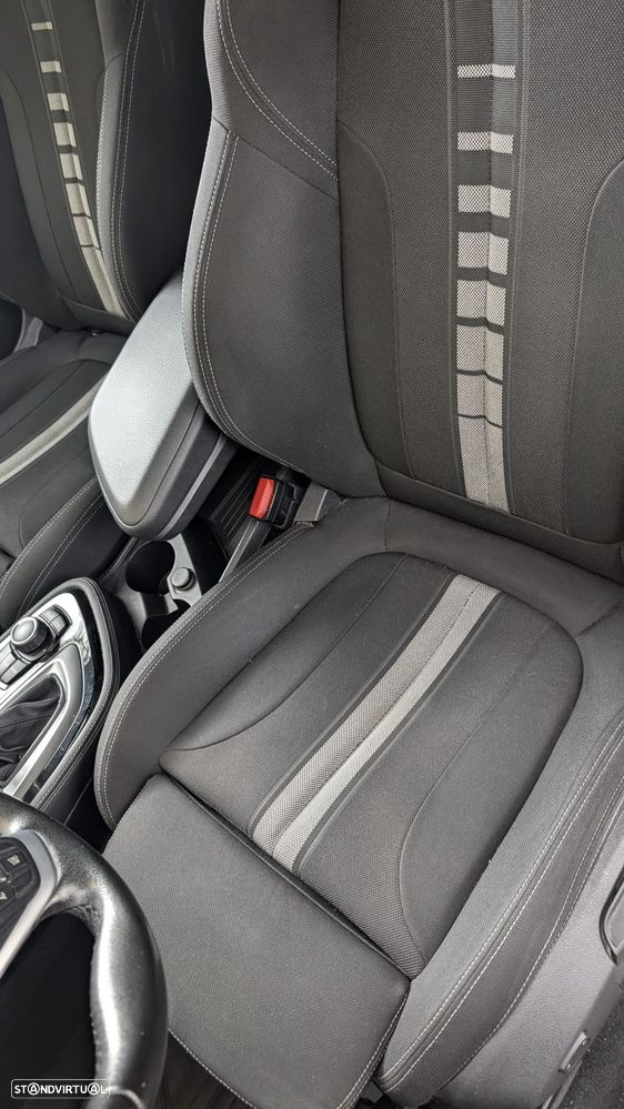 BMW 225xe Active Tourer - 16