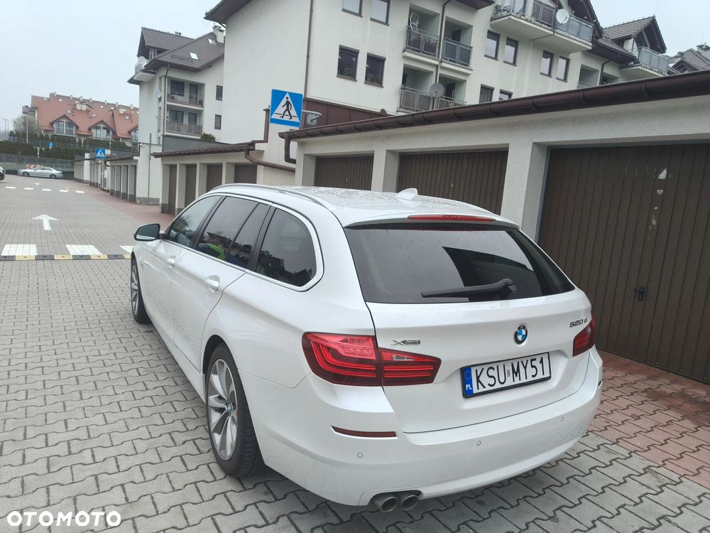 BMW Seria 5 520d xDrive - 11
