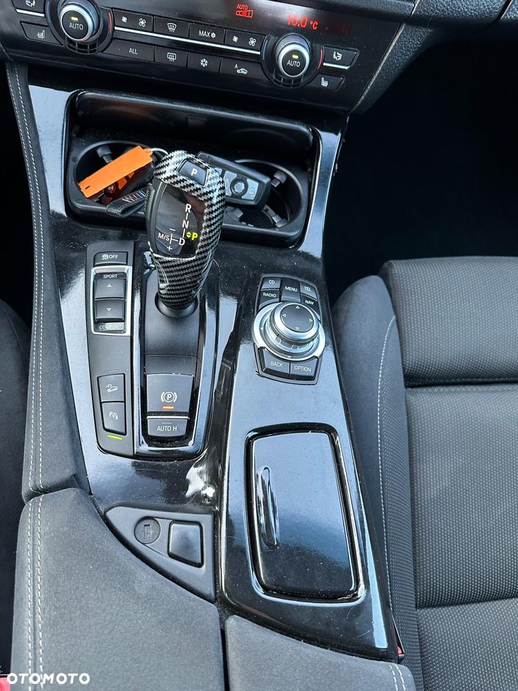 BMW Seria 5 525d xDrive Sport-Aut - 24