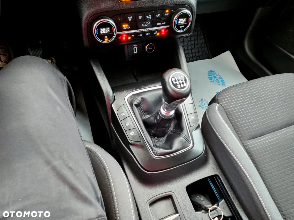Ford Focus Turnier 1.5 EcoBlue Start-Stopp-System TITANIUM - 24