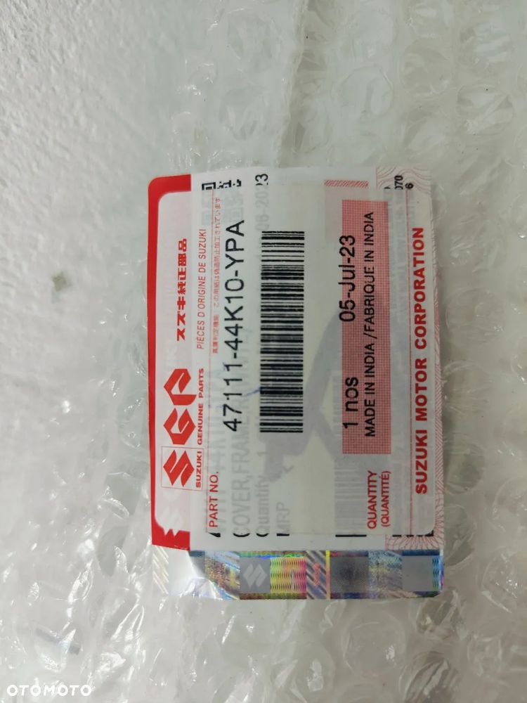 Owiewka prawa tył  Suzuki Burgman 125 street - 2