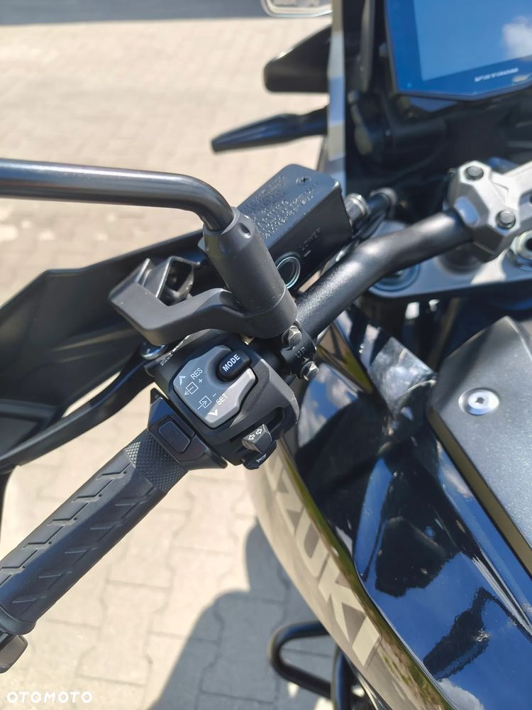 Suzuki V-STROM - 10