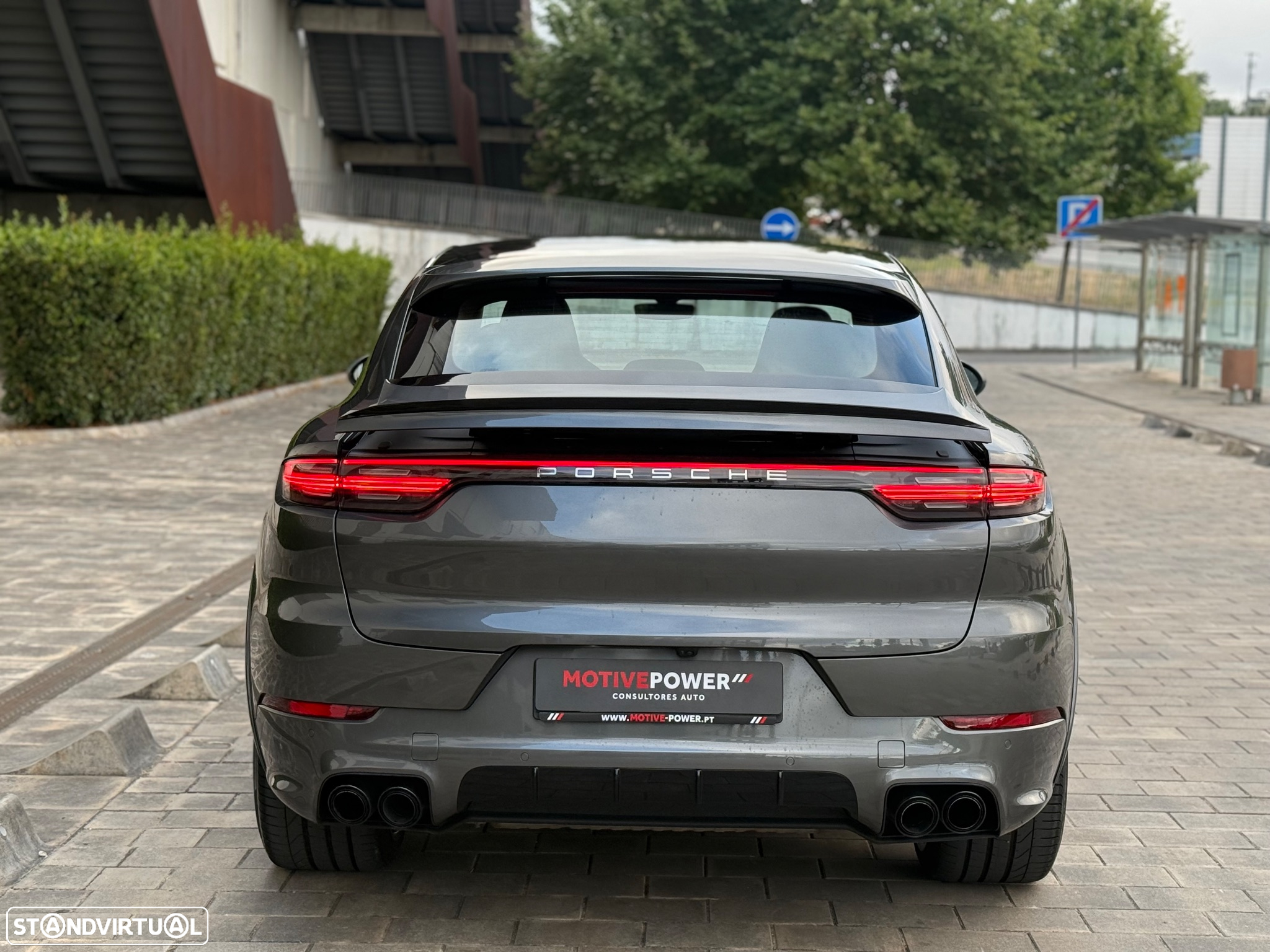 Porsche Cayenne Coupé Turbo S E-Hybrid - 13