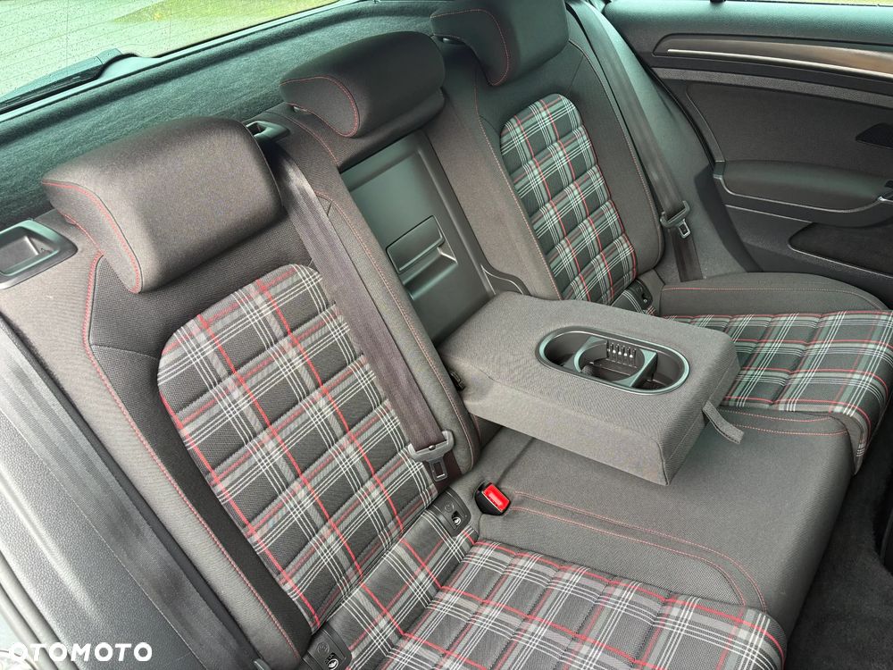Volkswagen Golf GTI (BlueMotion Technology) DSG - 2