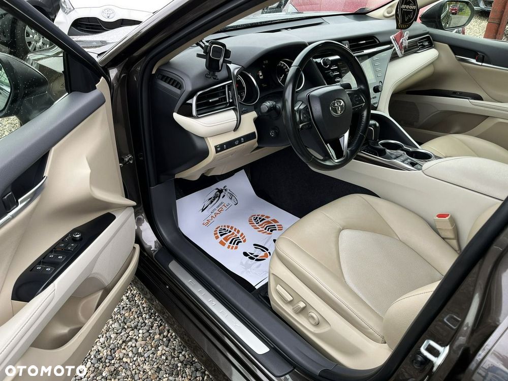 Toyota Camry 2.5 Hybrid Executive CVT - 9