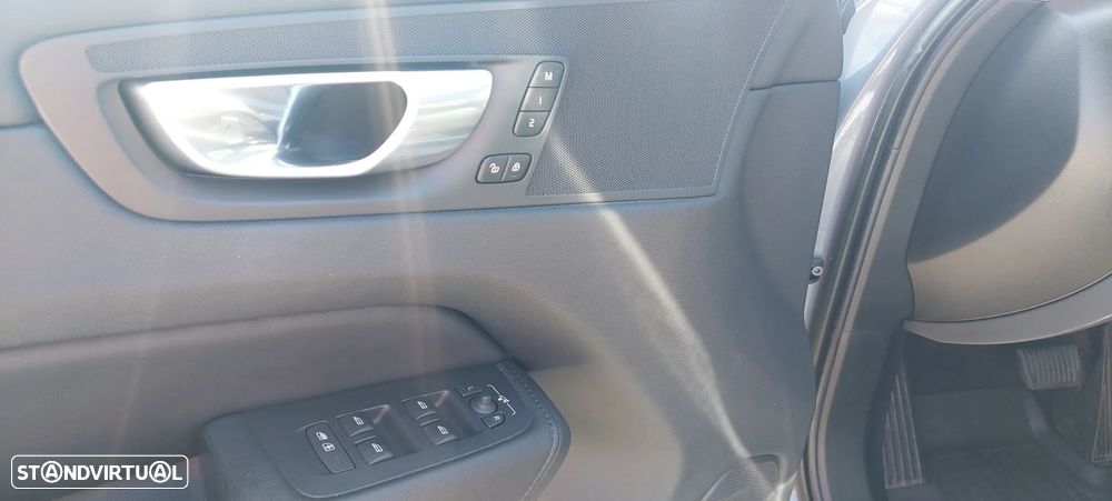 Volvo XC 60 2.0 T6 PHEV Plus Dark AWD - 10