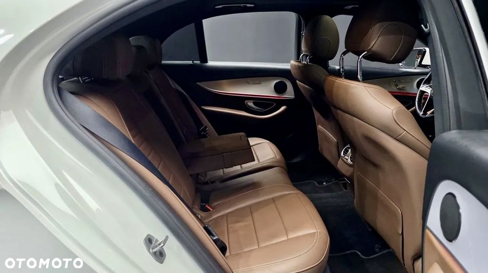 Mercedes-Benz Klasa E 250 9G-TRONIC - 9