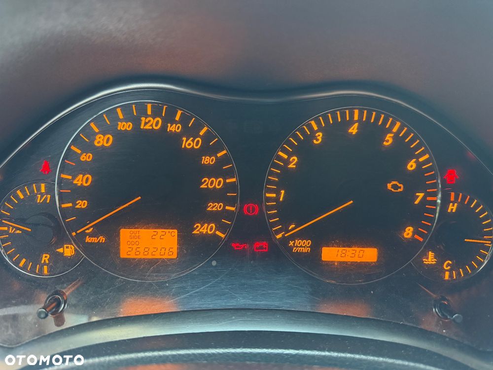 Toyota Avensis 1.8 VVT-i Sol - 24