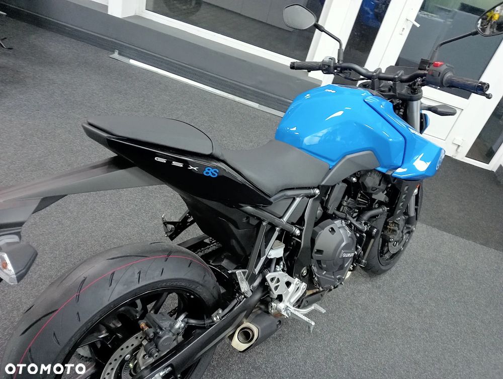 Suzuki GSX - 8