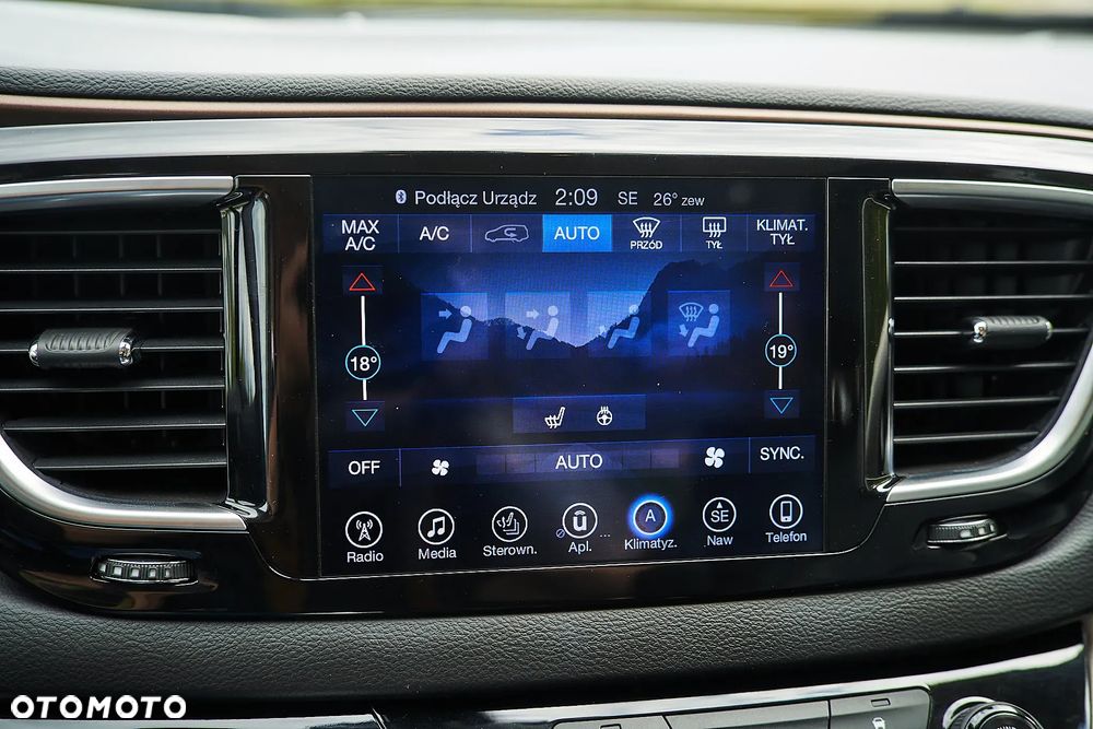 Chrysler Pacifica - 33