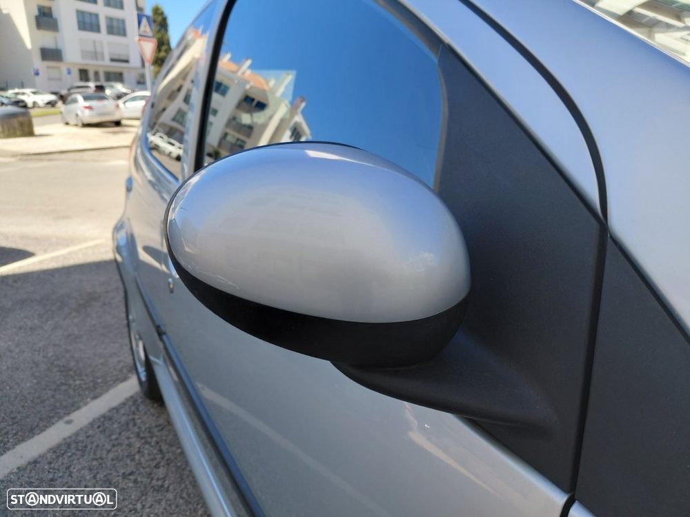 Peugeot 107 1.0 Black&Silver - 24