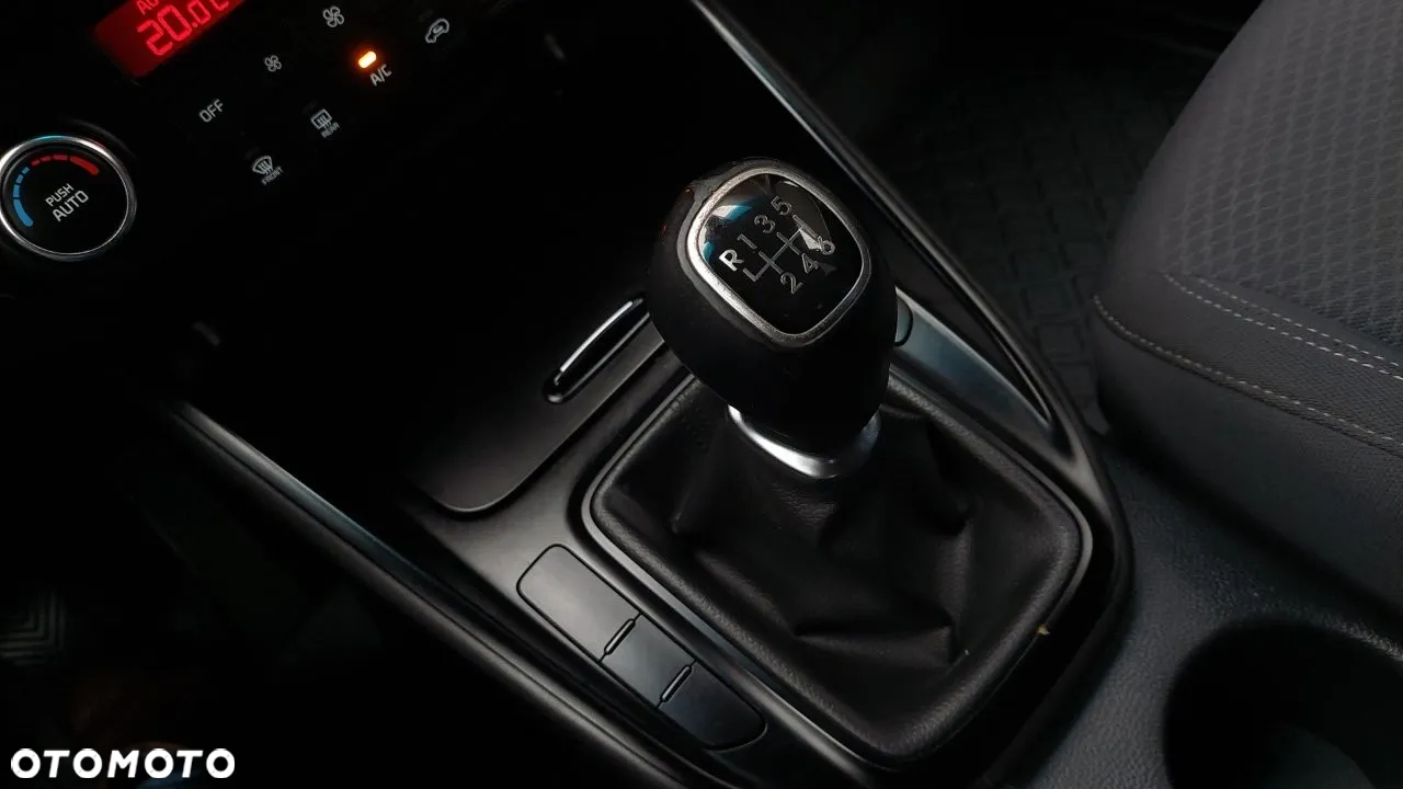 Kia Carens 1.6 GDI M - 25