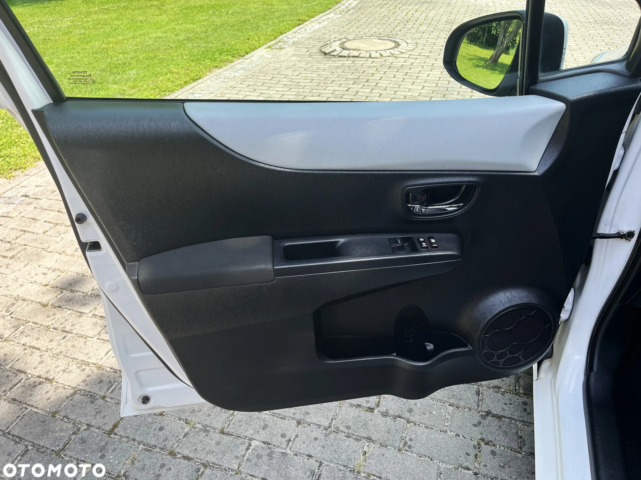Toyota Yaris Hybrid 100 Premium - 35