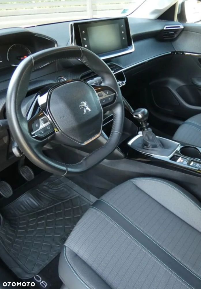 Peugeot 208 - 4
