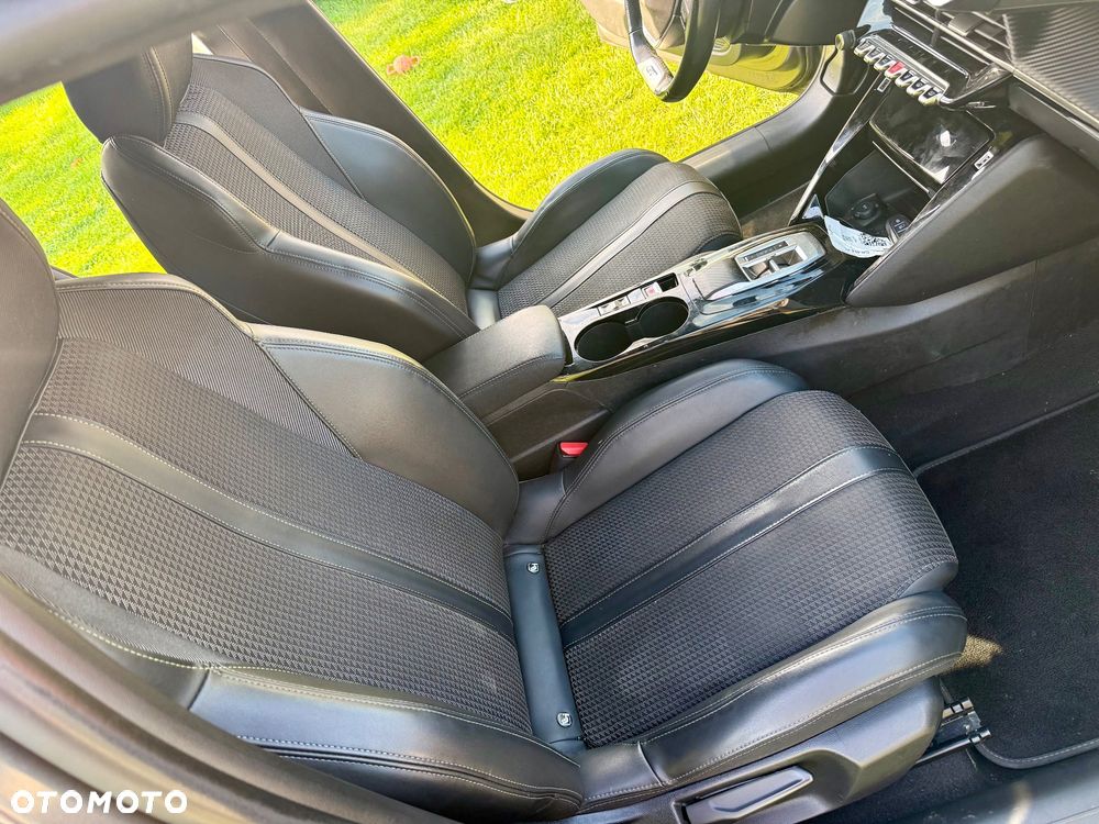 Peugeot 208 PureTech 130 EAT8 GT - 13
