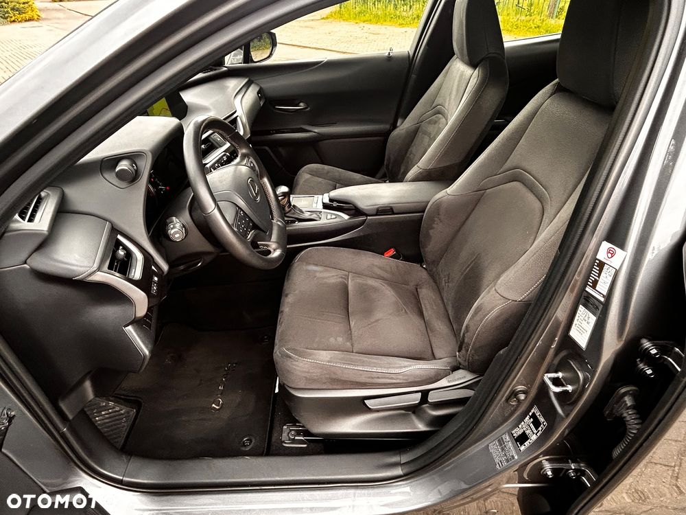 Lexus UX 250h (E-FOUR) Executive Line - 25