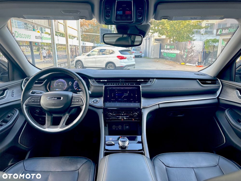 Jeep Grand Cherokee - 25