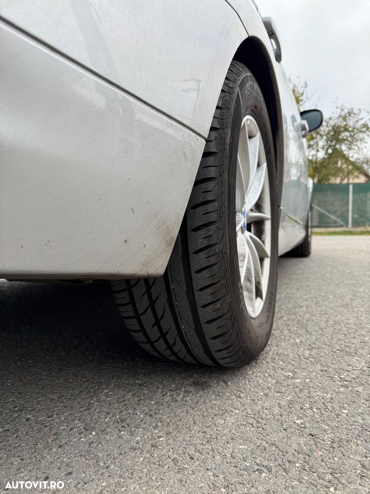 BMW Seria 3 320i Aut. - 3