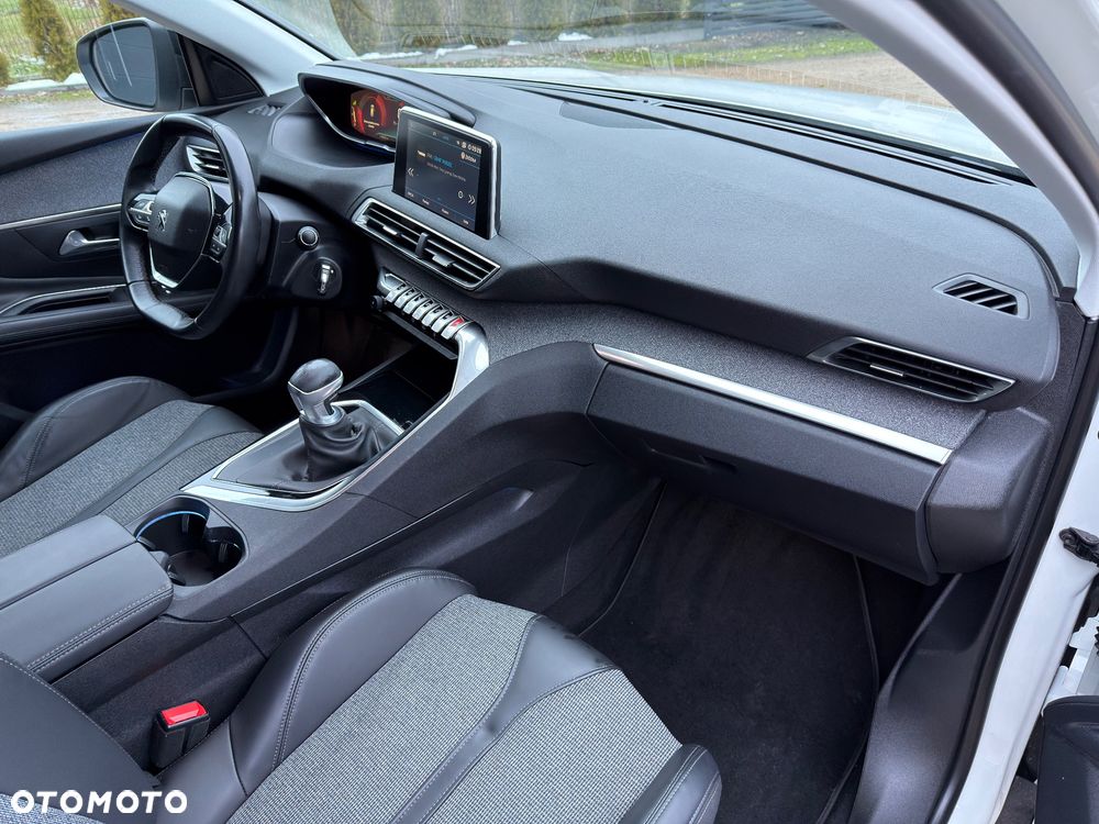 Peugeot 3008 HDi 115 Active - 32