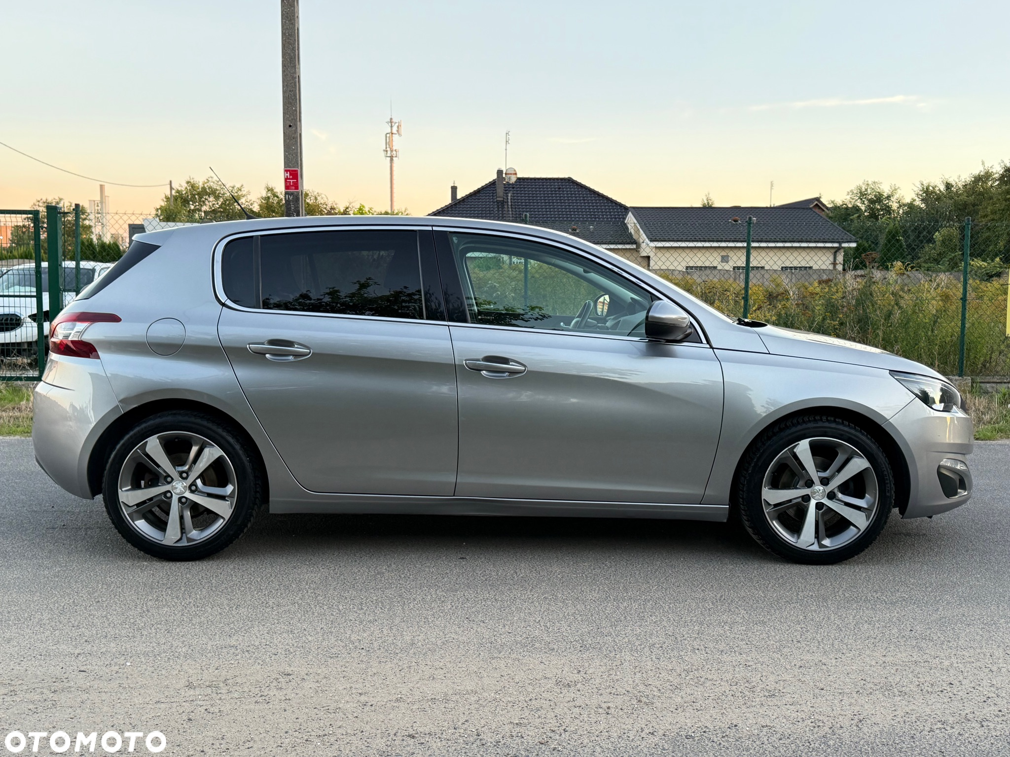 Peugeot 308 1.6 e-HDi Allure S&S - 9