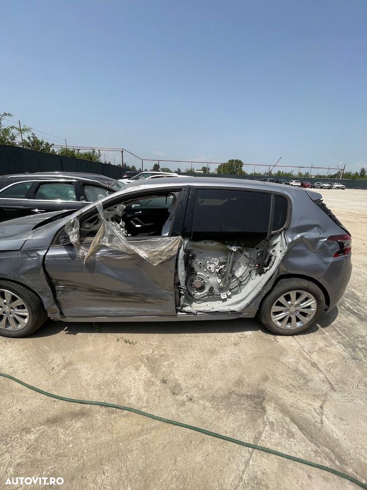 Dezmembrez Peugeot 308 2019 1.2 81KW 15000 Km - 2