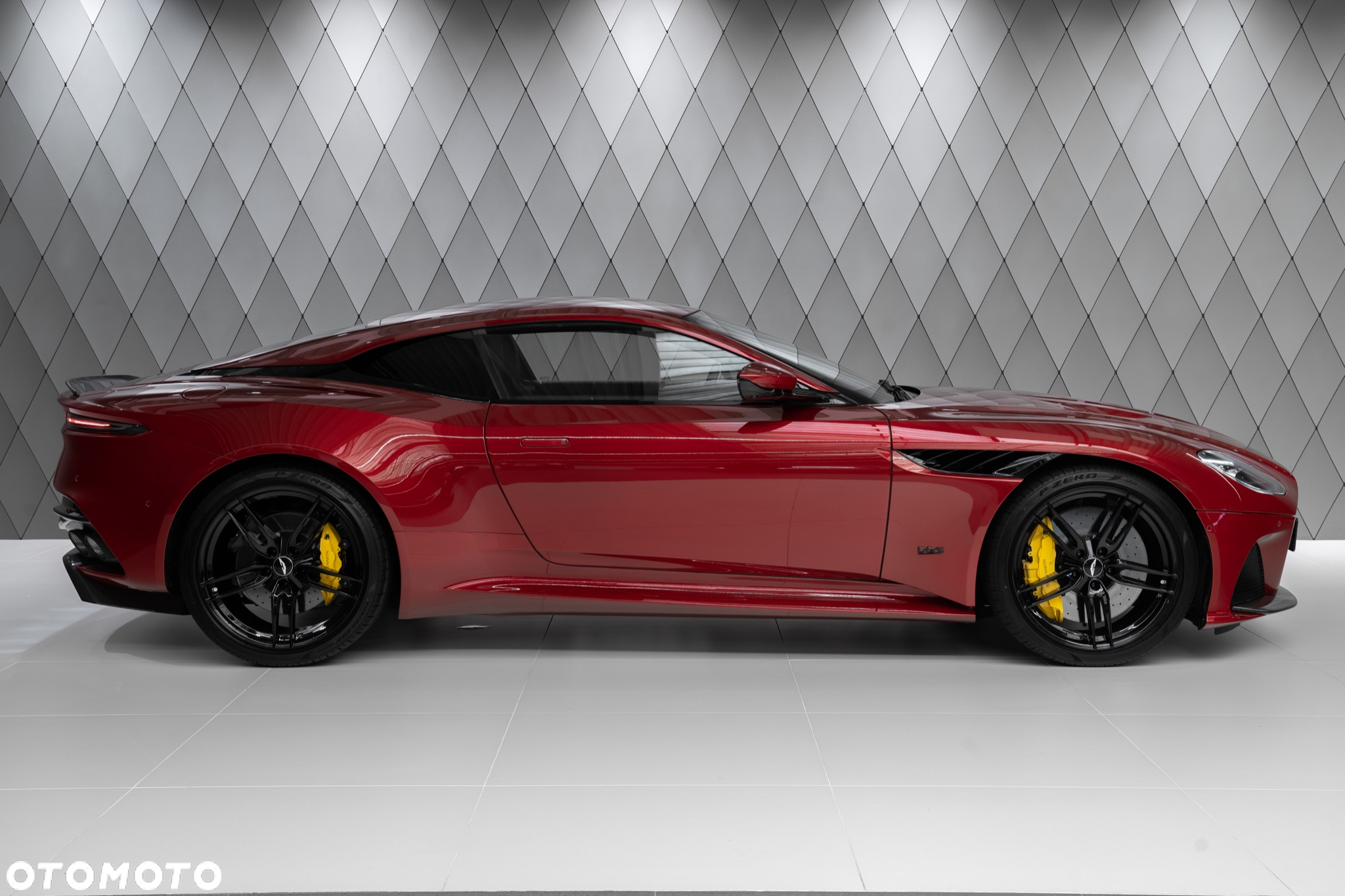 Aston Martin DBS - 3