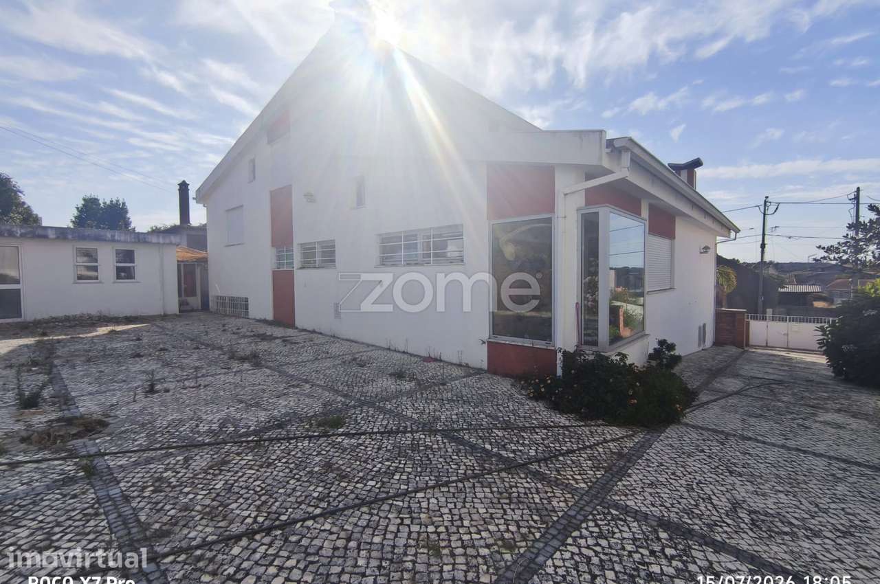 Moradia T4 e terreno rústico com 1730m em Fermentelos - Grande imagem: 2/7