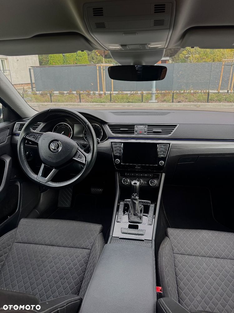 Skoda Superb 2.0 TDI Active DSG - 23