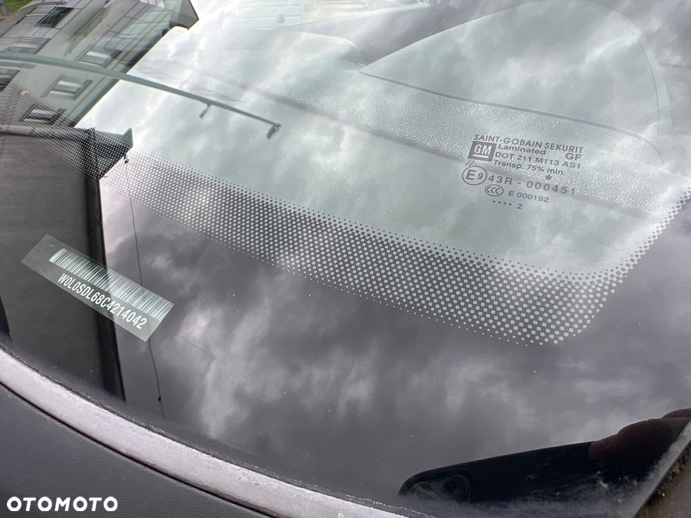 Opel Corsa 1.4 16V Innovation - 32