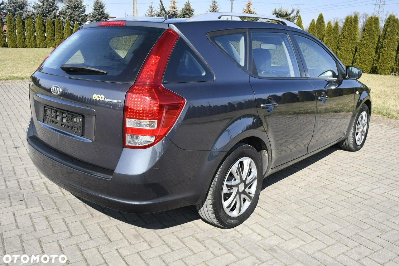 Kia Ceed - 9