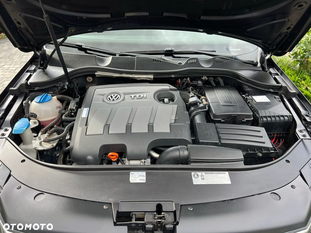 Volkswagen Passat 1.6 TDI Comfortline - 24