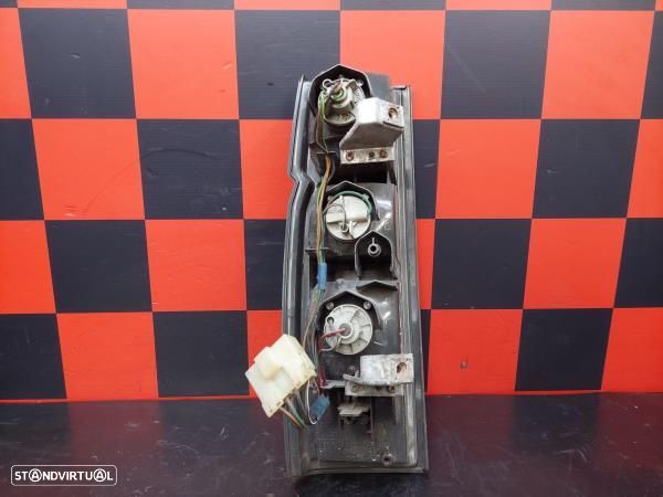 Farolim Stop Direito Nissan Navarra (D22) - 2