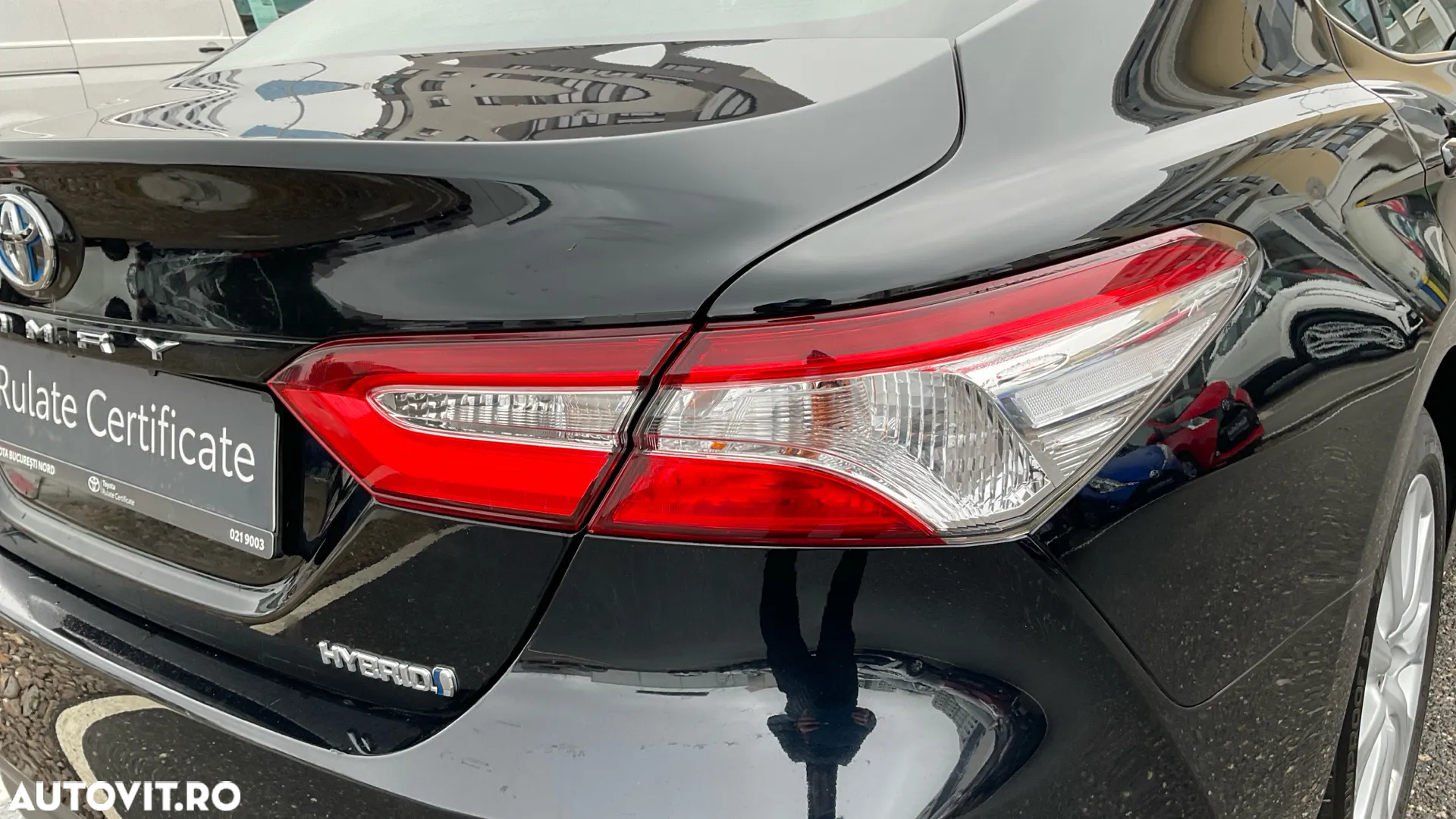 Toyota Camry 2.5 Hybrid Business - 25