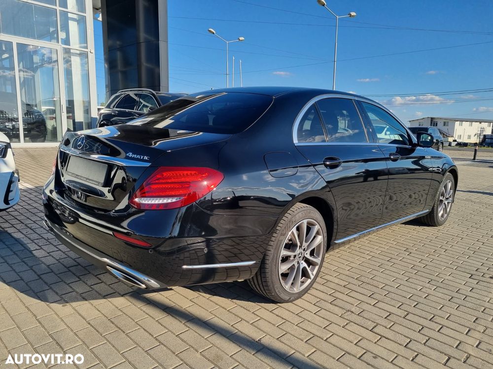 Mercedes-Benz E 200 4MATIC Aut. - 4