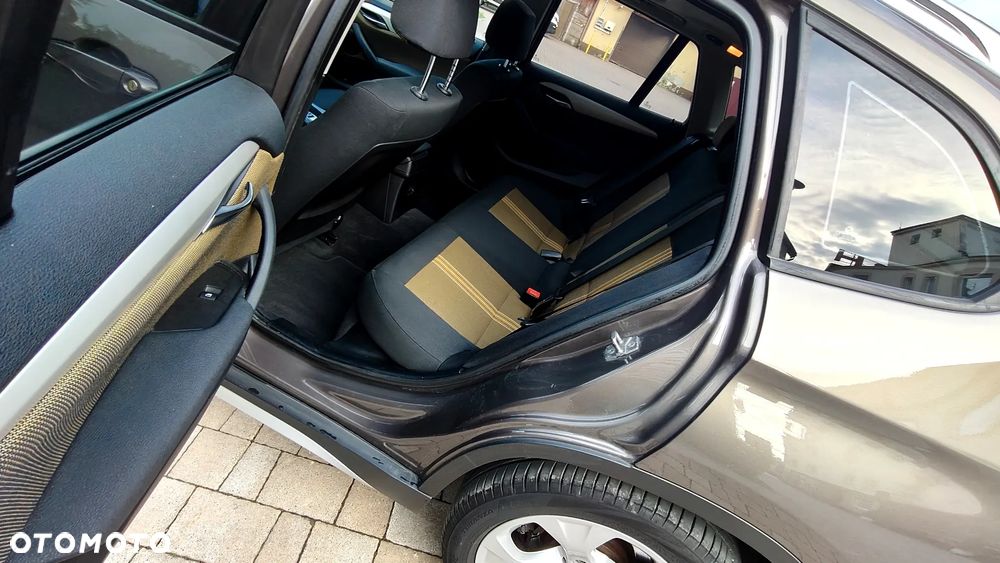BMW X1 sDrive18d xLine - 27