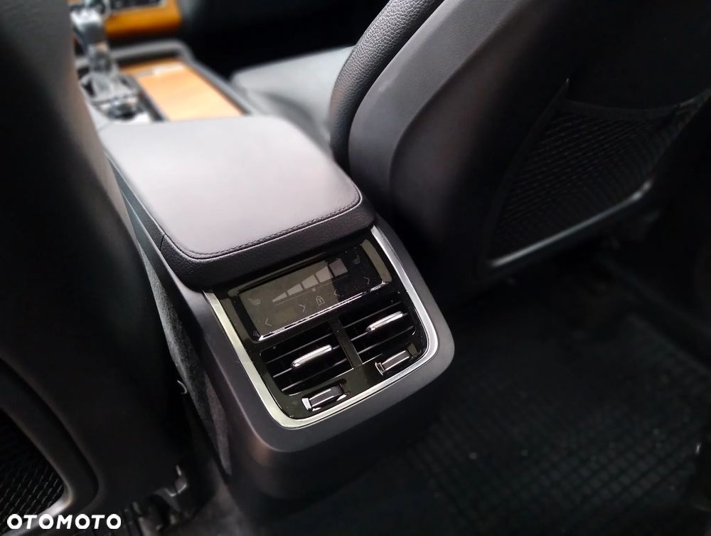 Volvo XC 90 T6 GPF AWD Momentum 7os - 18