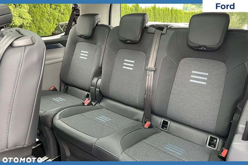 Ford Tourneo Custom - 13
