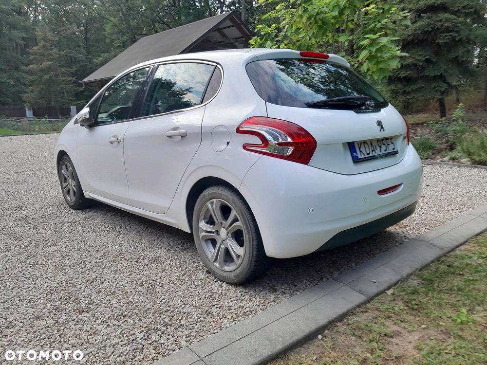 Peugeot 208 - 5
