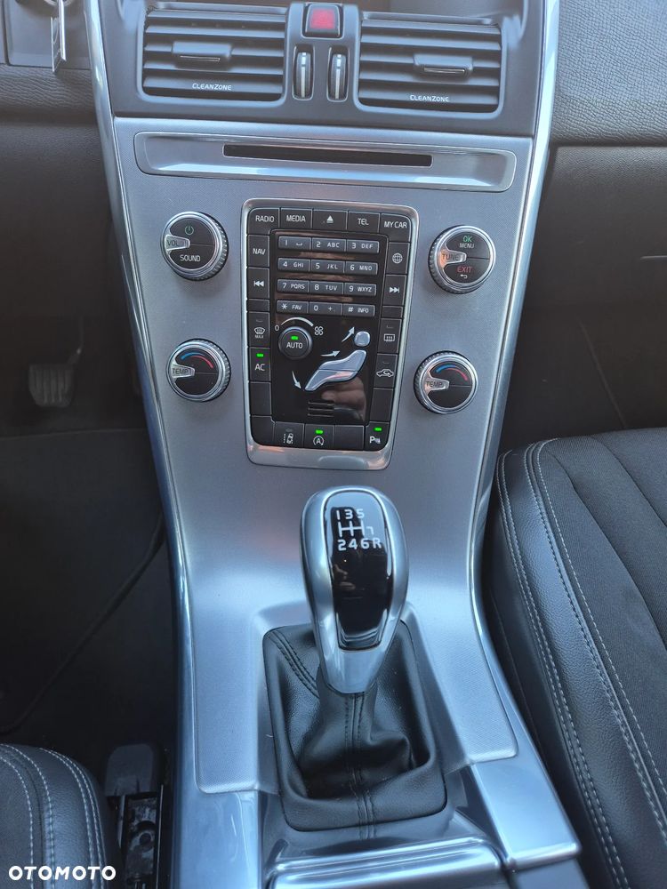 Volvo XC 60 D3 Momentum Pro - 27