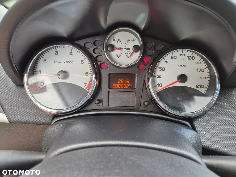 Peugeot 207 - 21