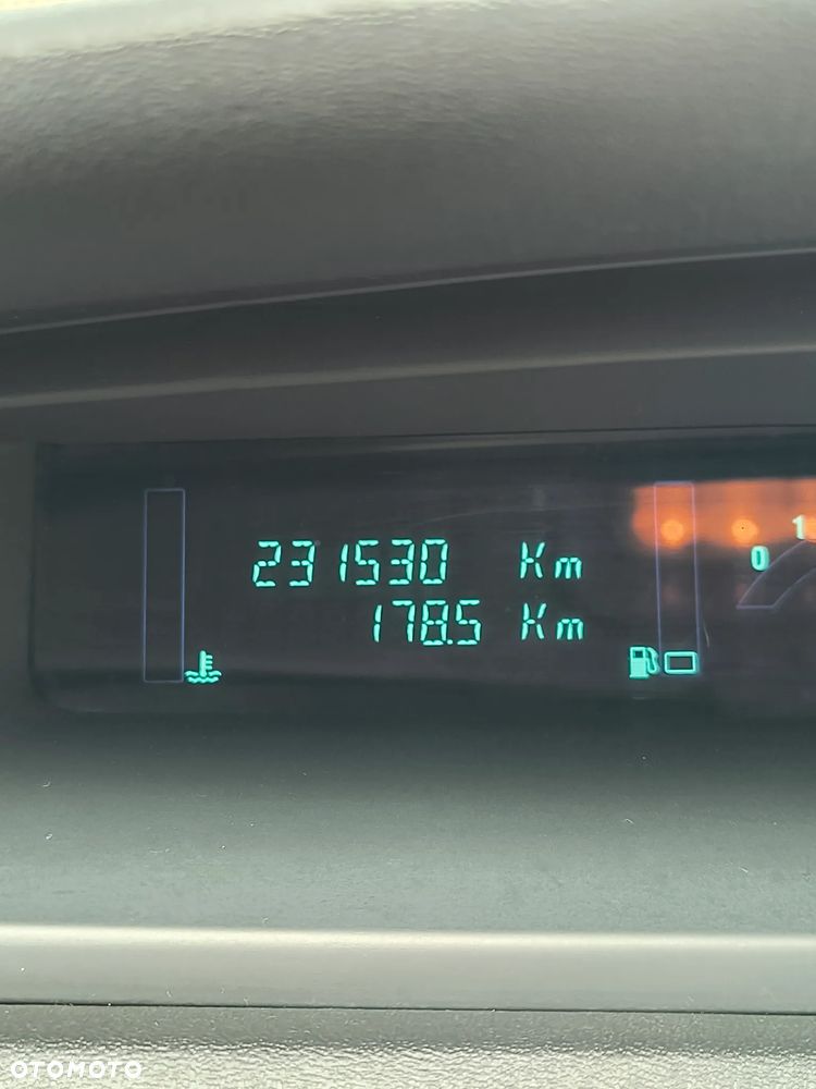 Renault Scenic 2.0 dCi Expression - 9
