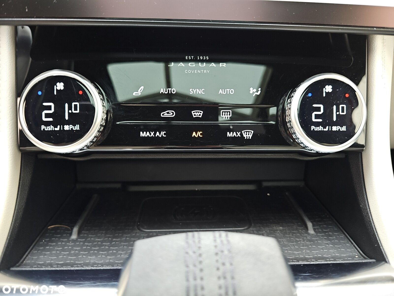 Jaguar F-Pace - 26