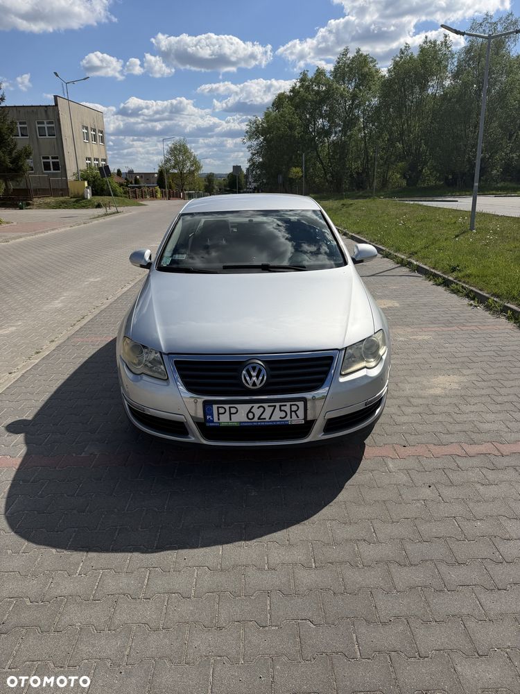 Volkswagen Passat - 1