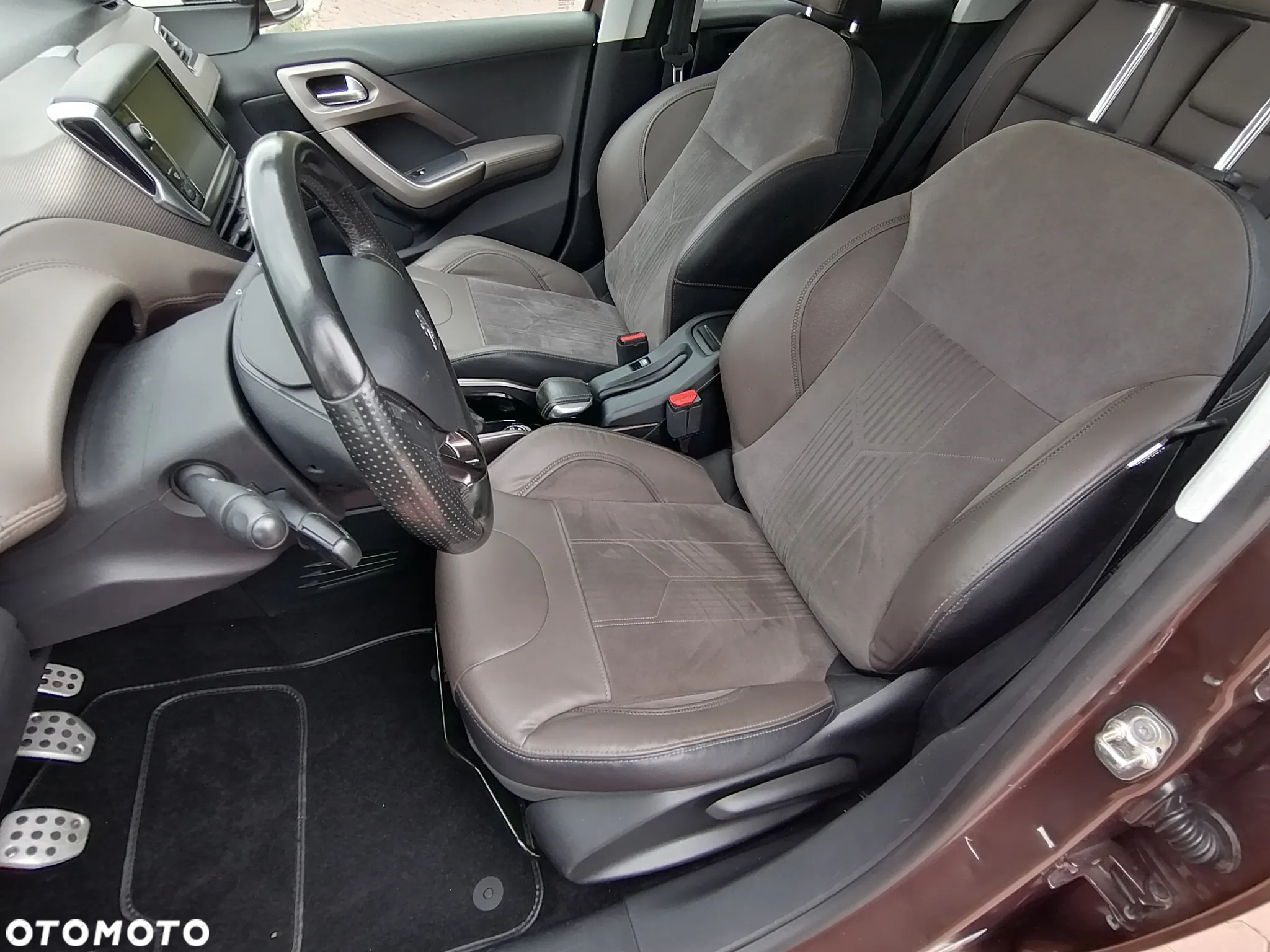 Peugeot 2008 1.6 e-HDi Allure S&S - 14