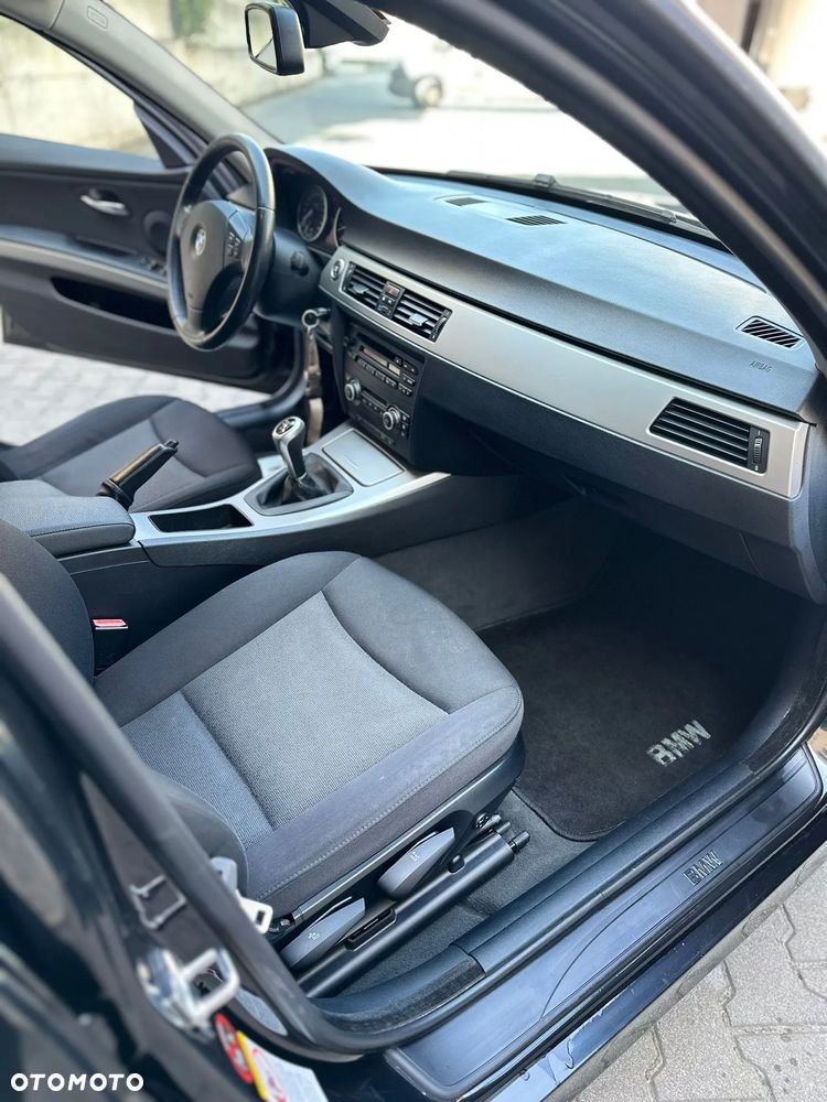 BMW Seria 3 320i - 23