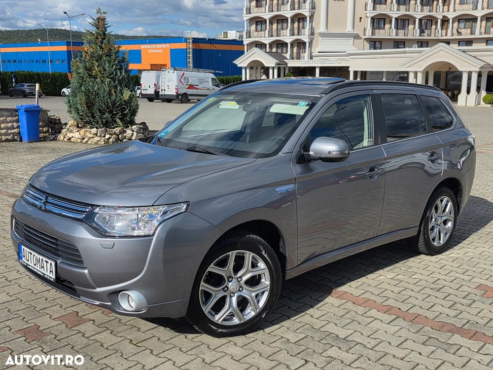 Mitsubishi Outlander 2.0 4WD Plug-In Hybrid Top - 1