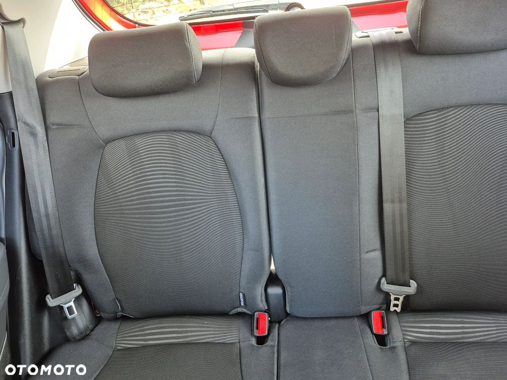 Hyundai i10 1.2 Fifa World Cup Edition - 23