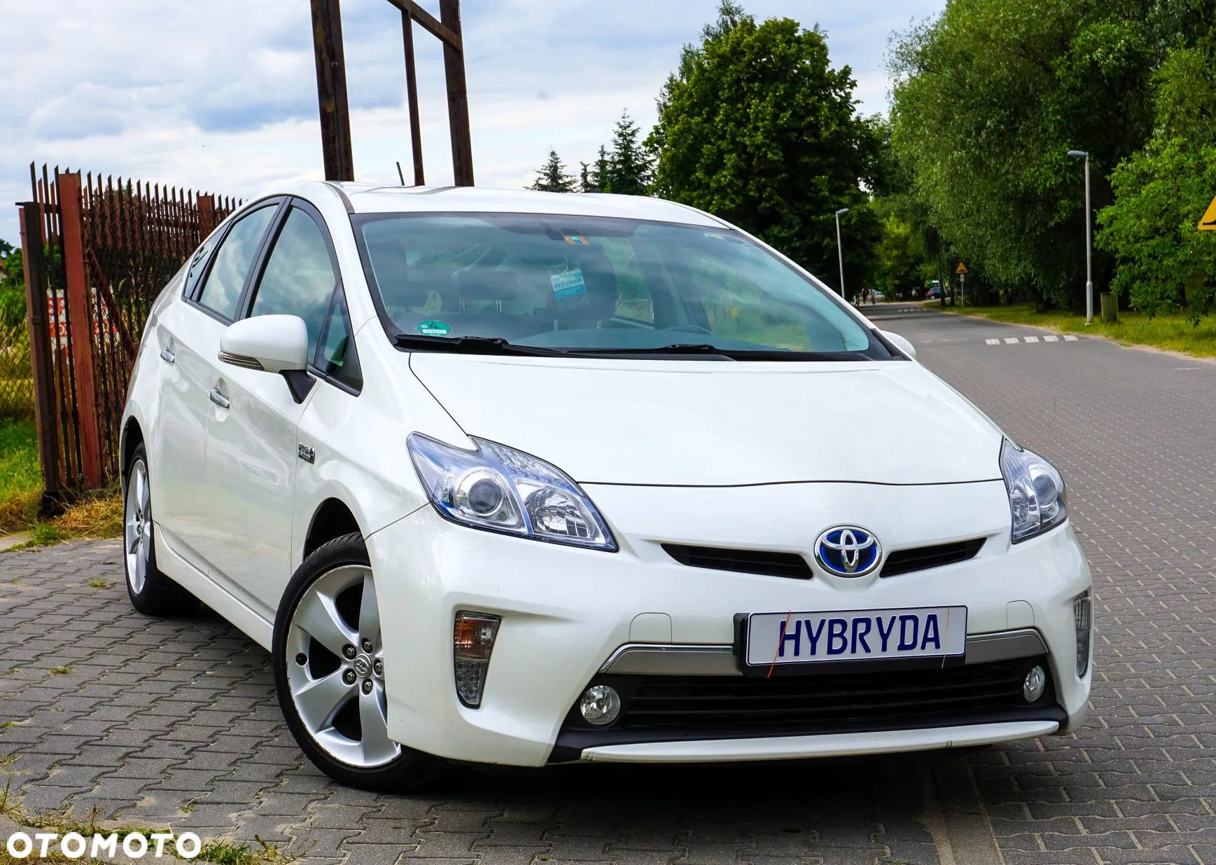 Toyota Prius Plug-in (Hybrid) Life - 1